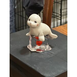 Precious Moments Fun Club Exclusive 2002 "Seal-ed With A Kiss" By Enesco
